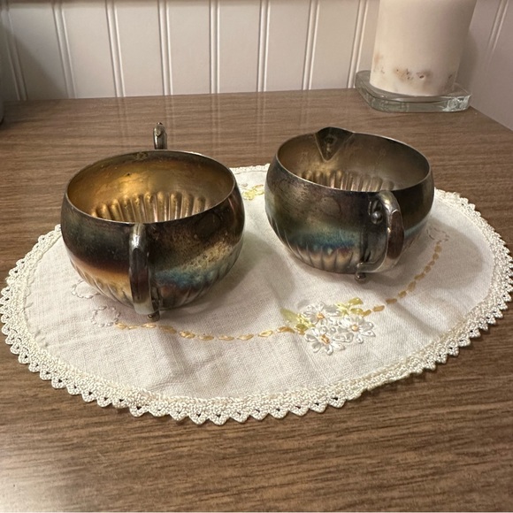 Vintage Oneida Silversmiths Silver-Plated Creamer & Sugar Bowl Set - Picture 5 of 9